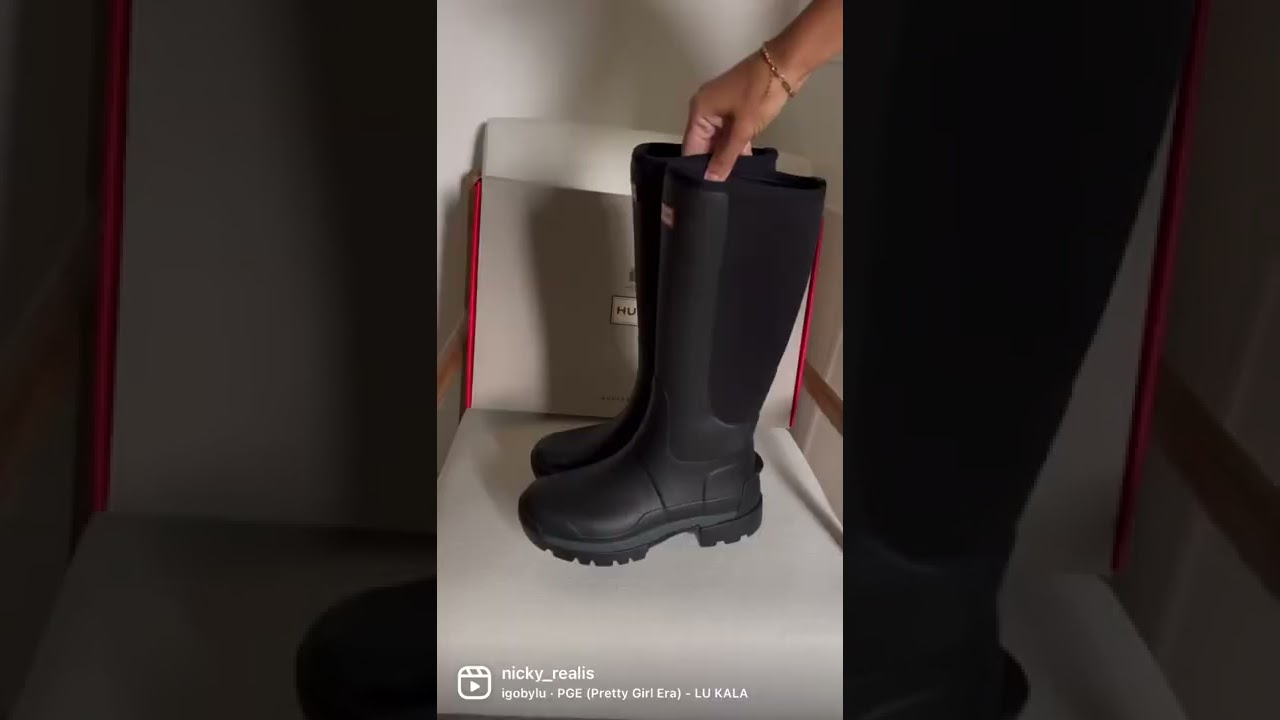 Unboxing my new hunter boots #style #new #unboxing #unboxingvideo #trending #fyp