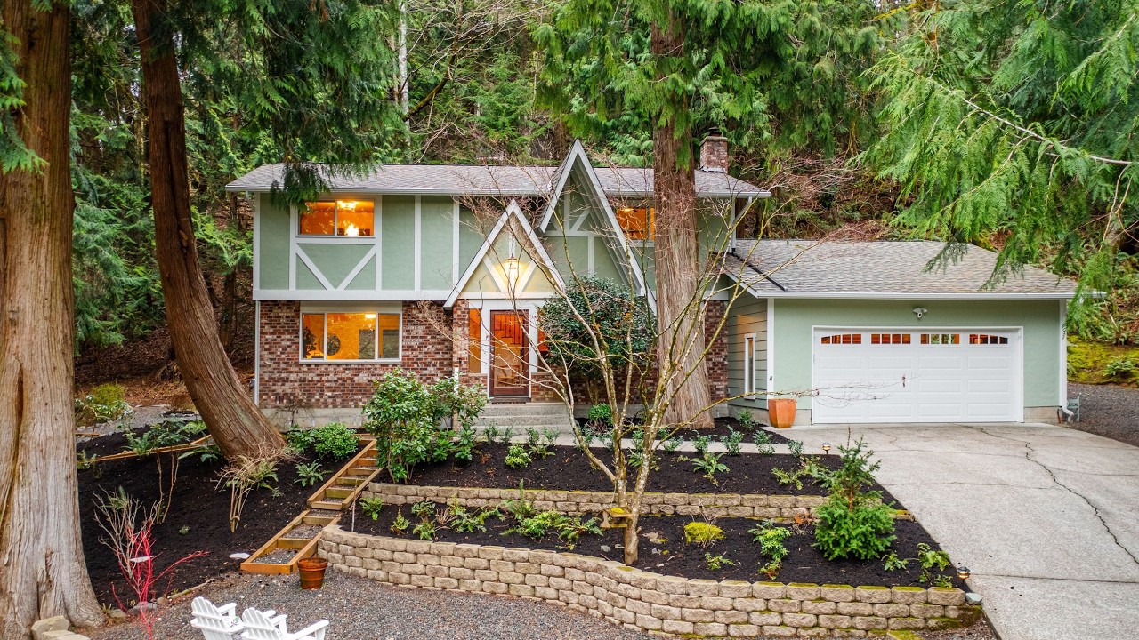 Timeless Character, Modern Ease on Bainbridge Island - 8205 NE Blakely Court West