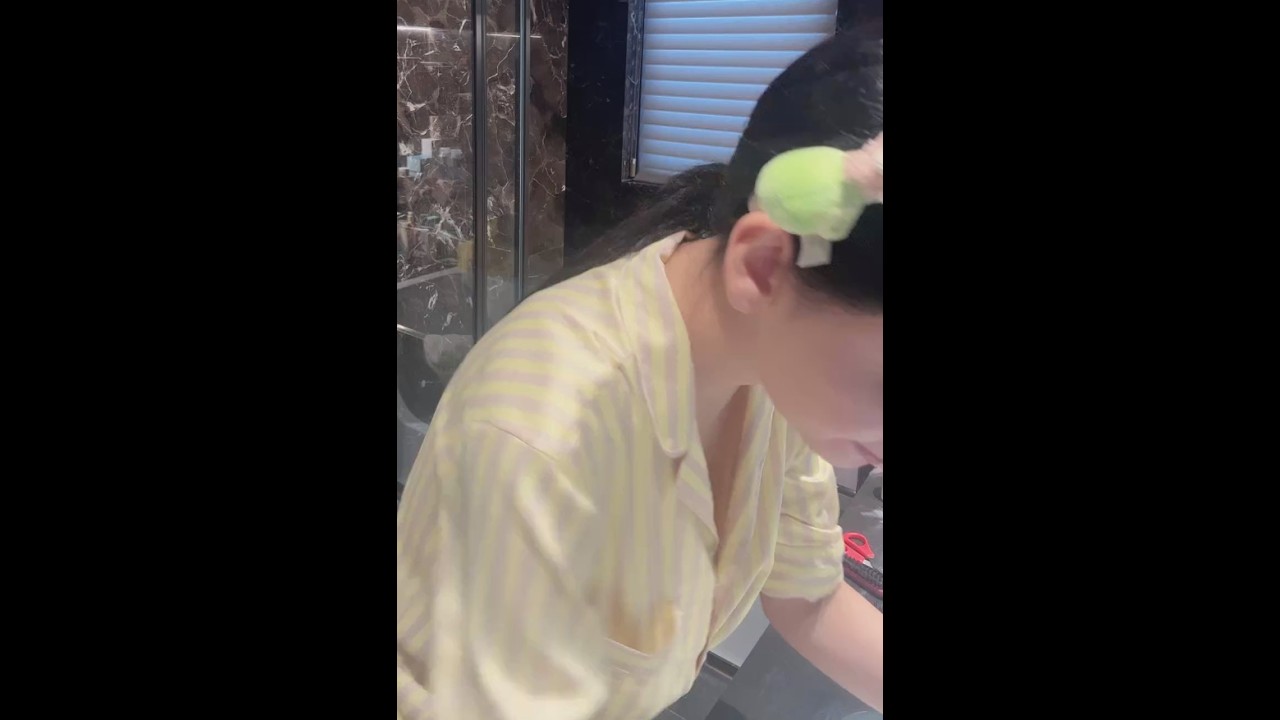 美女穿睡衣洗漱化妆🪞 Beauty Washing Up and Doing Makeup in Pajamas