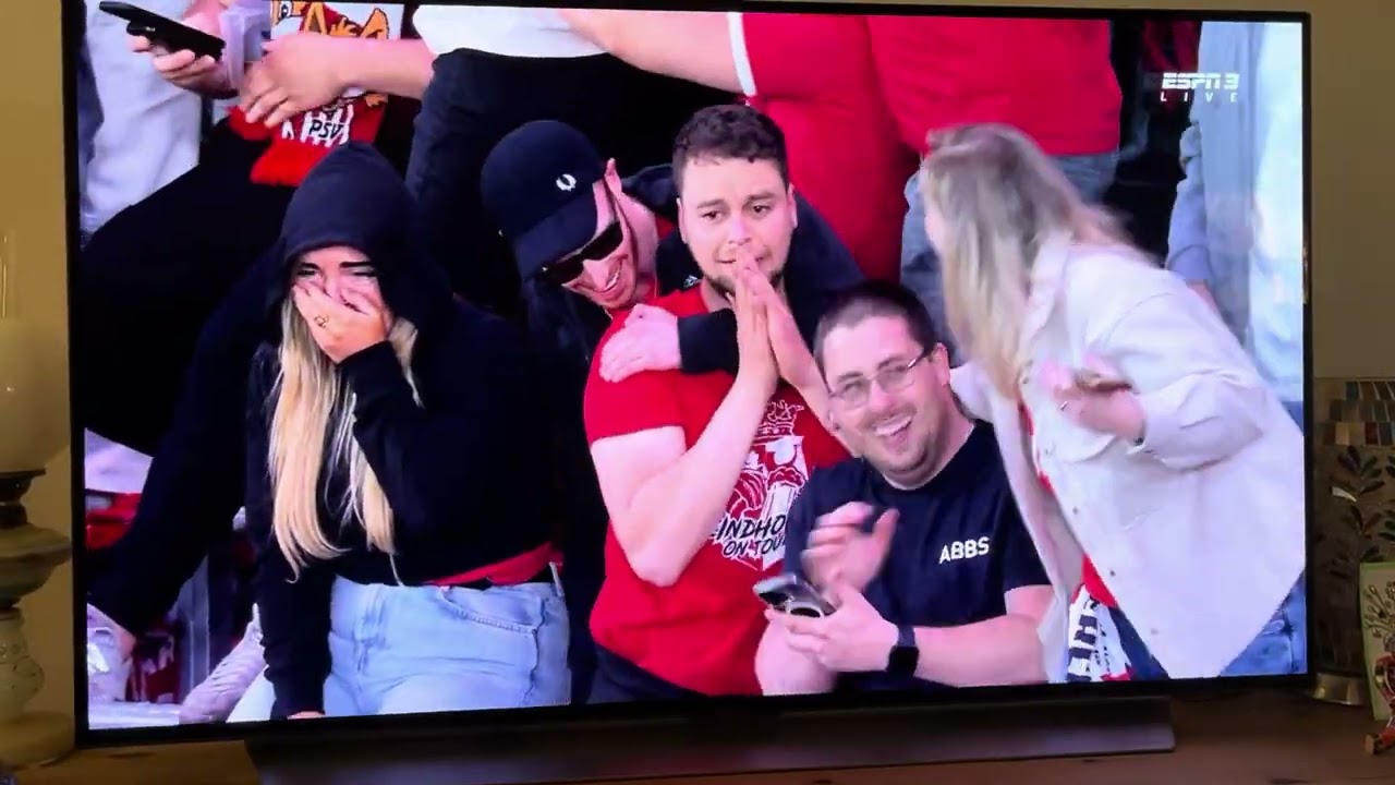 14-5-25: PSV supporters going crazy when FC Groningen scored the 2-2 against Ajax :)