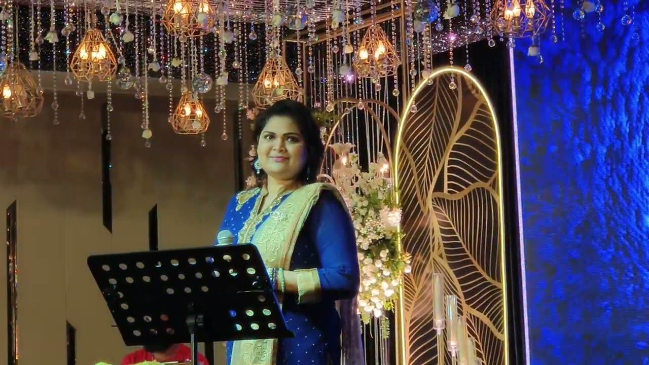 Baahon me chale Aao romantic song #joykalamanch #weddingshow #komaldhandge singer