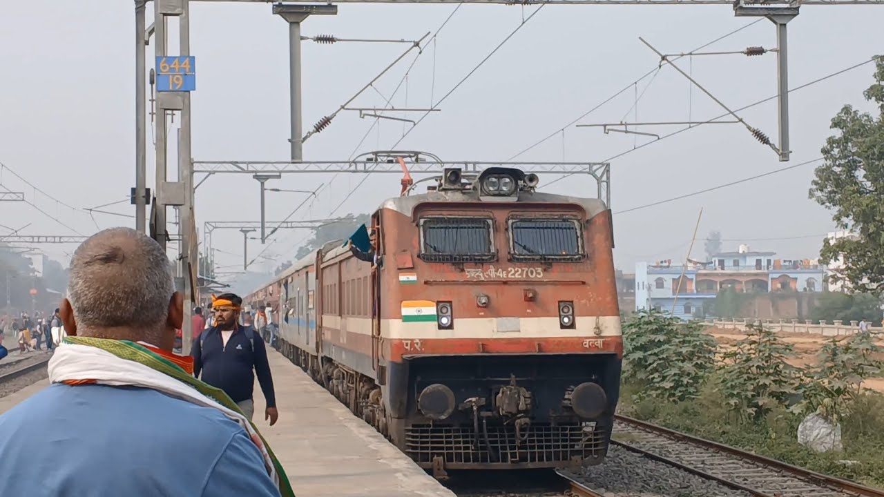 Vatva Wap4 Departing With 15125 Kashi Patna Janshtabadi Express From Dumraon Station.