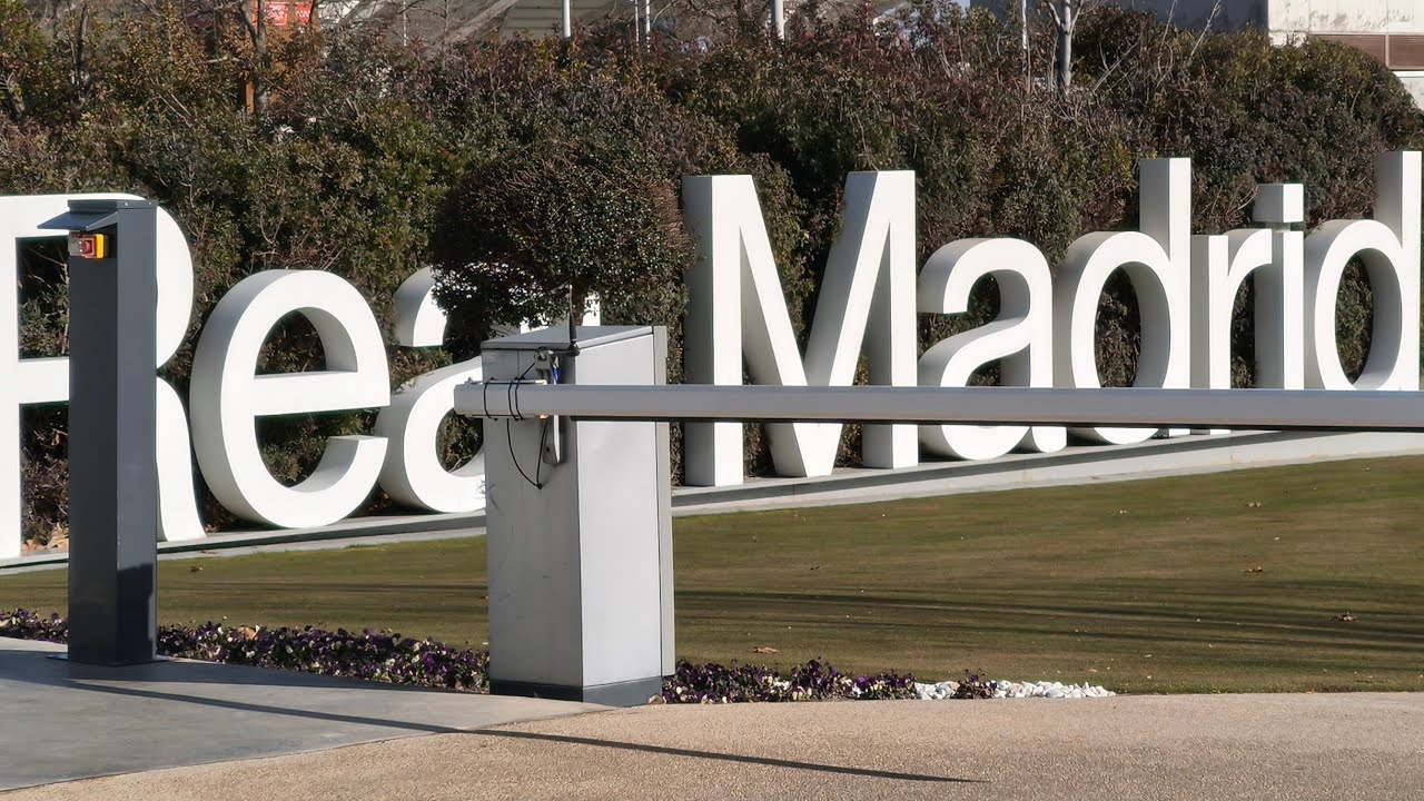 DIRECTO SALIDA DE VINICIUS BELLINGHAM MBAPPE Y JUGADORES DEL ENTRENAMIENTO HOY REAL MADRID