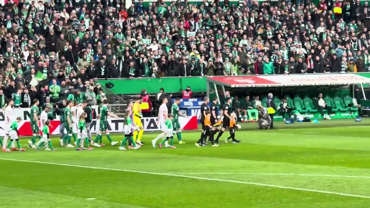 2026-02-28 SV Werder Bremen - 1. FC Heidenheim 2:0 - Capo Rede / Einlauf der Mannschaften