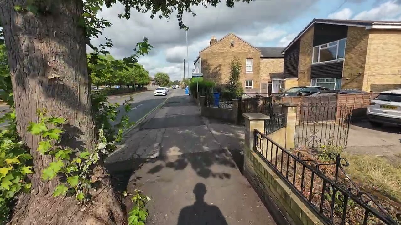 Roses Lane, Dedworth Road, Ruddlesway Loop - 4K Summer Walk - Windsor UK - 14th July 2025, 9:20am.