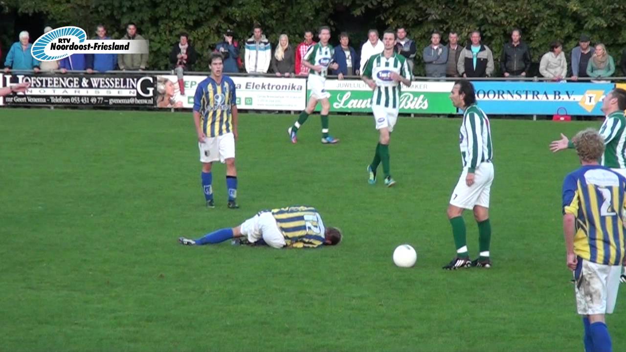 22/09/2012 Rode kaarten tijdens stadsderby VV Dokkum - Be Quick Dokkum / RTV NOF
