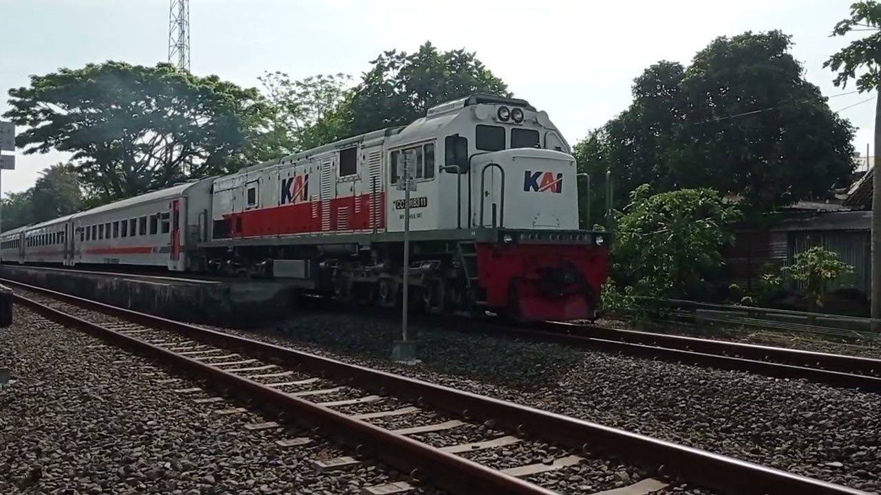 Hunting Kereta Api Pagi Hari Dan Sore Hari Di Stasiun Pakisaji 