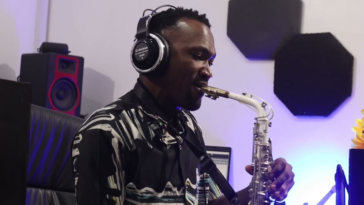HOLY NIGHT CHRISTMAS SONG WITH SAXOPHONE - MOSAX NEWWORLD