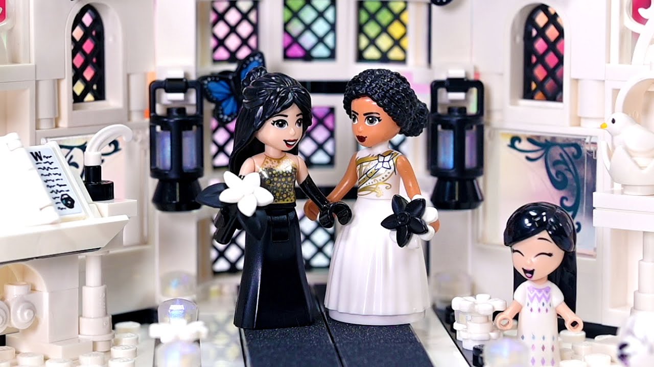 Do opposites attract? Black & white wedding 🖤🤍💐 LEGO build challenge using only 2 colours