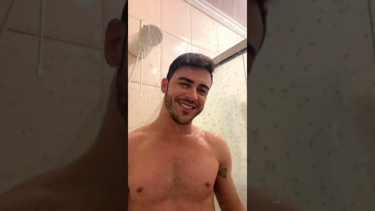 Olha o BB tomando banho - Thássio Oliveira