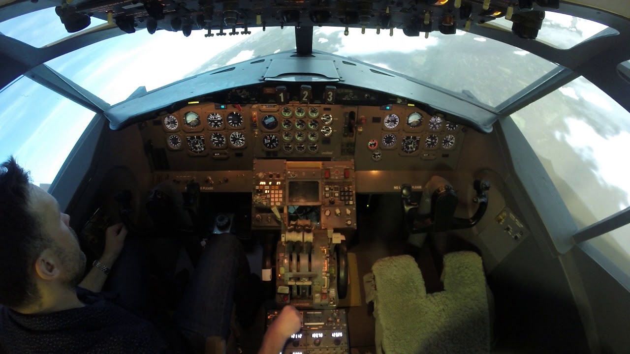 INNSBRUCK LOWI OPPERATIONS. HOME COCKPIT