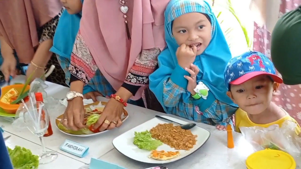 Lomba Menghias Nasi Goreng Anak TK Dan SD IT Nurul Yaqin