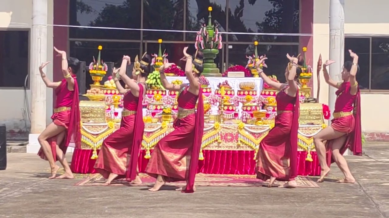 รำบวงสรวงพิธีเบิกเนตรท้าวเวสสุวรรณ