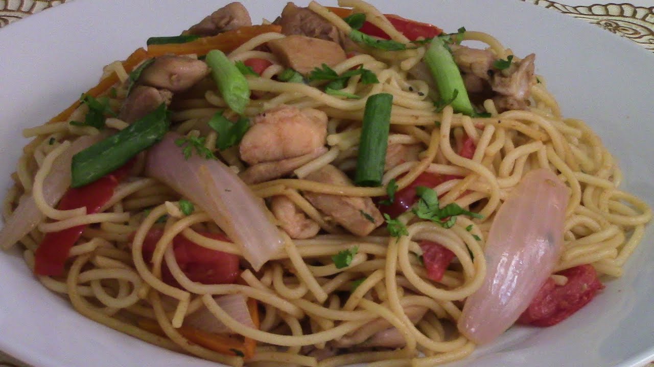 RICO TALLARÍN SALTADO DE POLLO