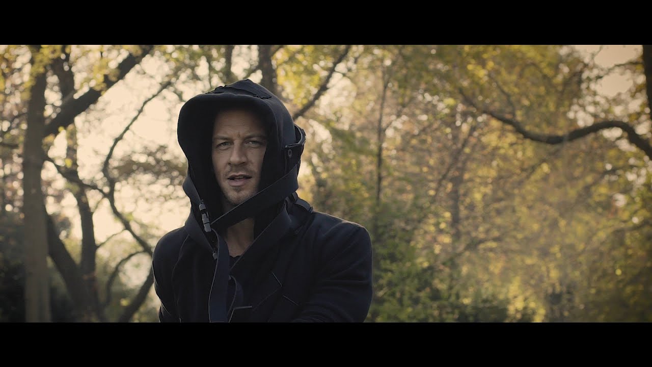 Vastag Csaba - B&aacute;tors&aacute;g Remix (Official Music Video)
