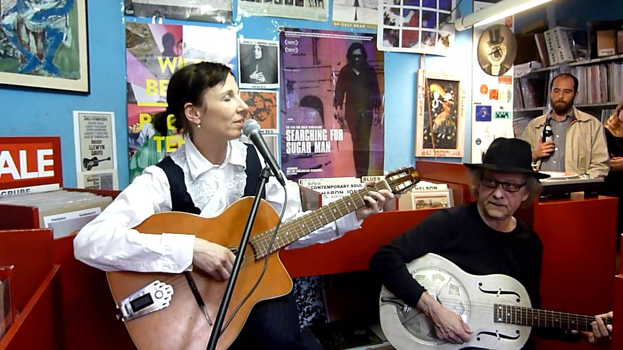 Meret Becker - Donky Song - live im Mr Dead & Mrs Free 19.4.2014