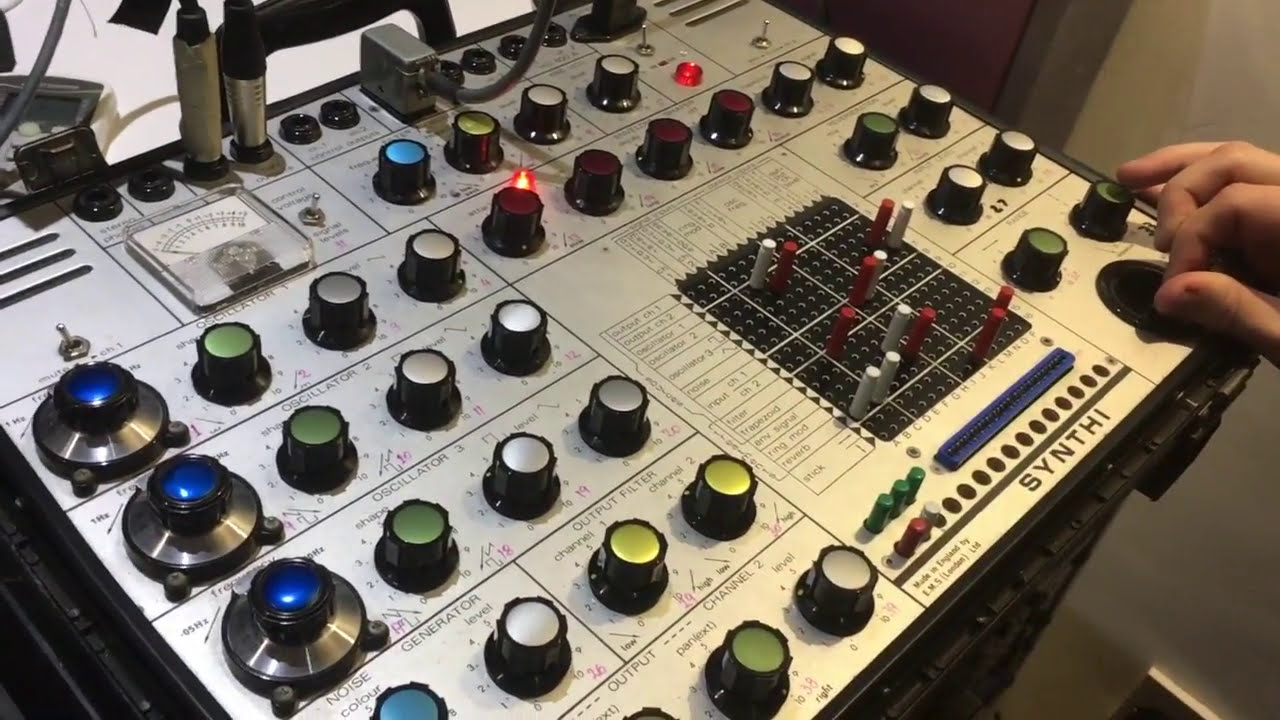 EMS Synthi AKS : VCS3 - Easy Instructional Video