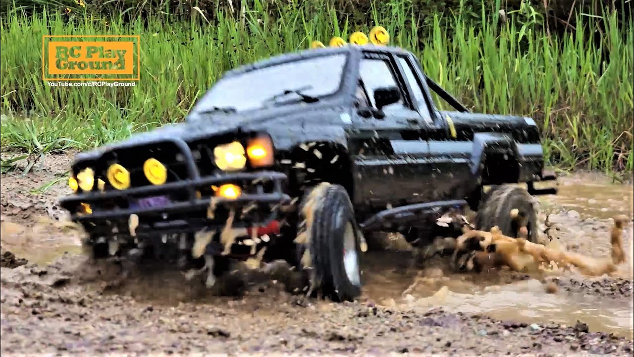RC4WD Trail Finder 2 1987 XtraCab Off-Road Mud Action 2