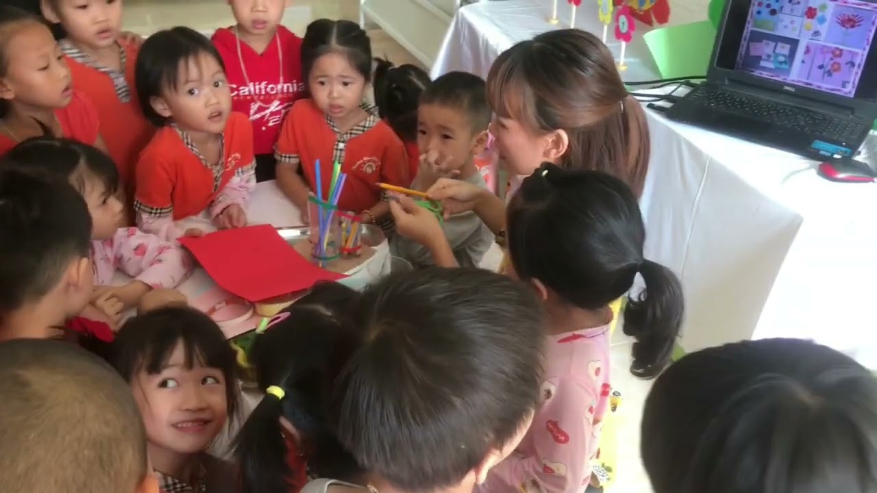 Tiết dạy Làm thiệp tặng cô