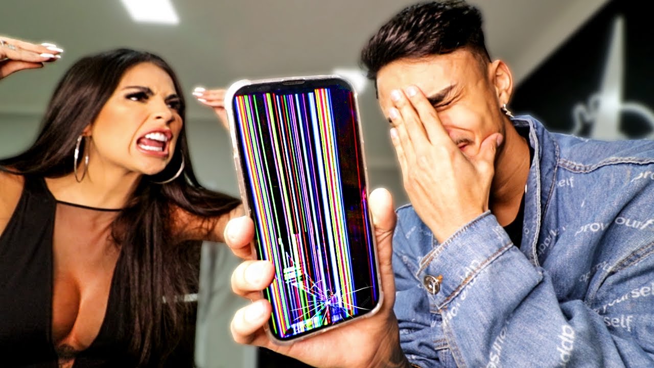 TROLLEI MINHA NAMORADA QUEBRANDO O CELULAR DELA