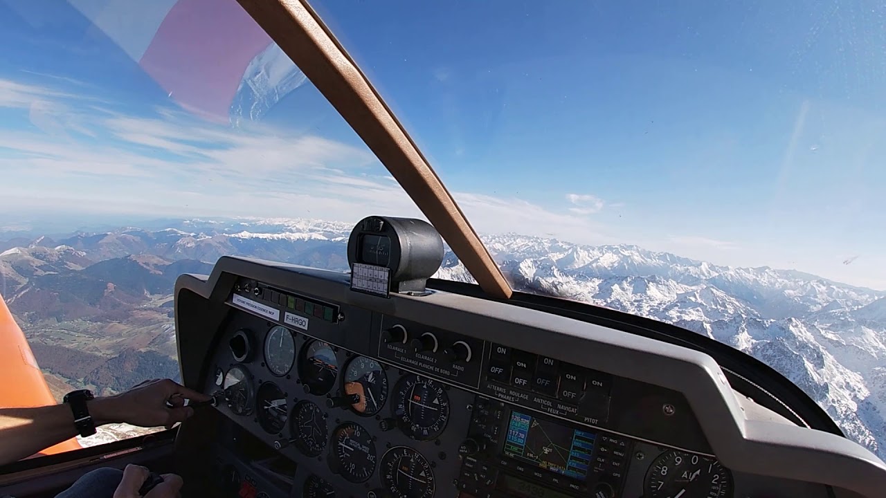 Vol VFR sur les Pyrénées en DR400-160 de Muret (LFBR) au Pic-du-Midi de Bigorre avec ATC
