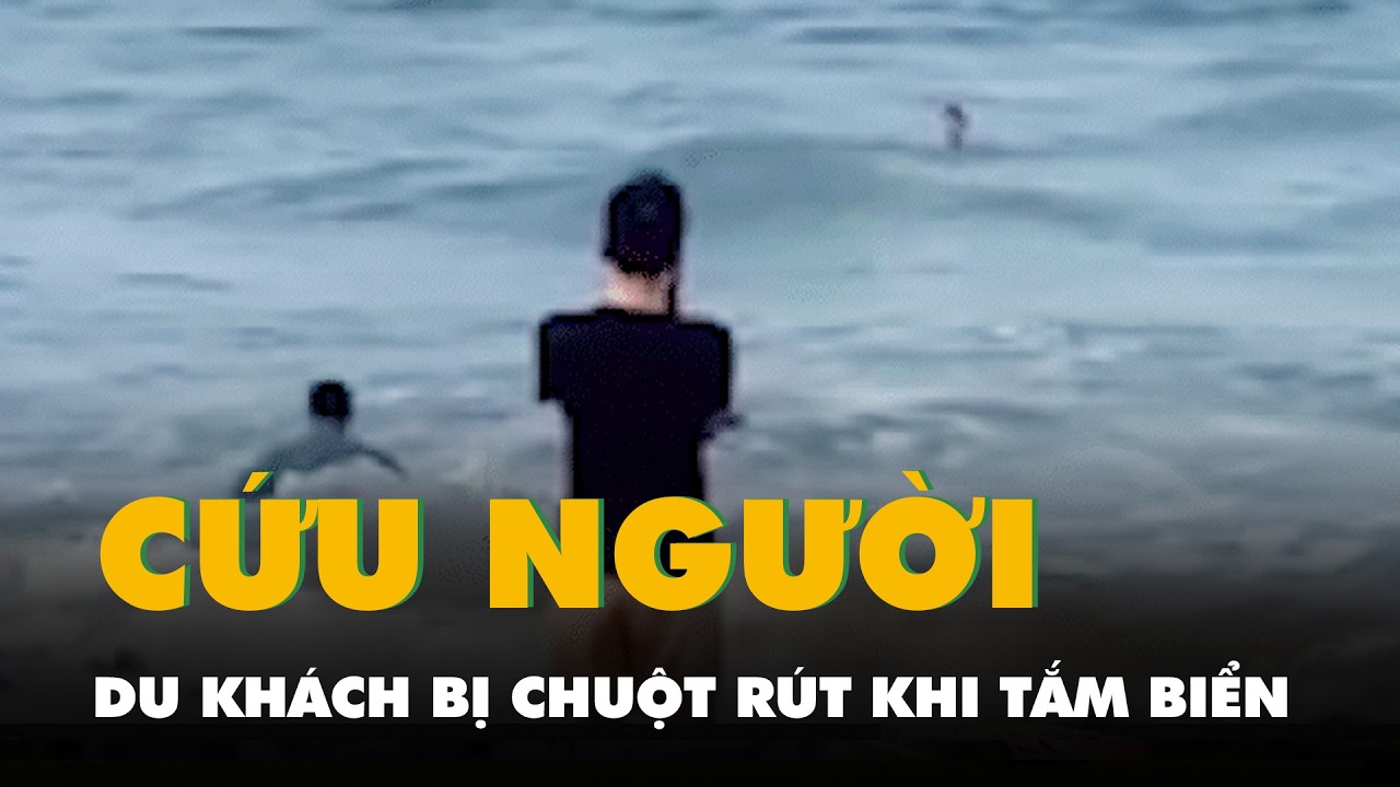 Nhân viên cứu hộ cứu nam du khách bị chuột rút khi tắm biển Cửa Lò
