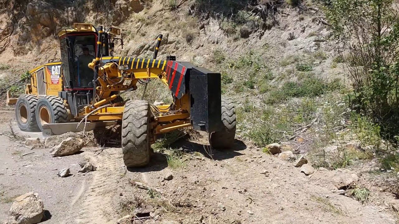 CAT 140M_GRADER_GRAYDER_ORMAN CANAVARI_FOREST MONSTER_ yağcı yetişiyor_oil is growing_#keşfet #cat