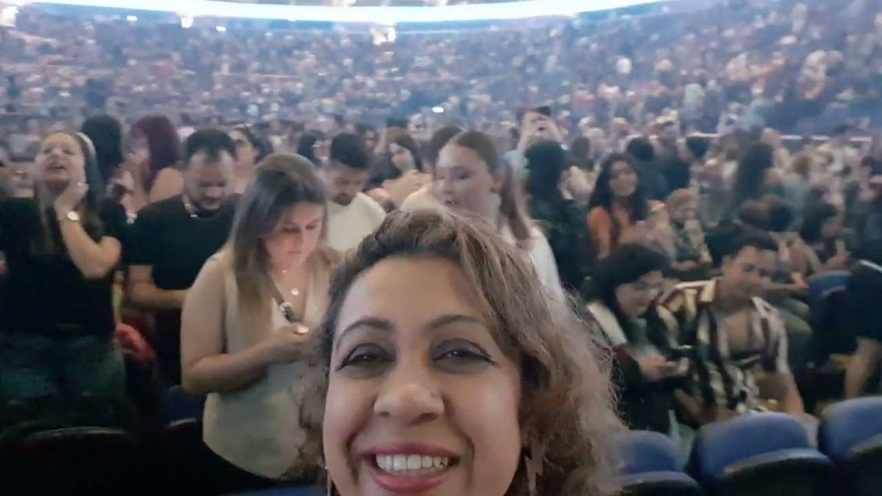 Crowd Karaoke, When this classic drops, but only know the chorus.#gasolina #jbalvin#o2arena
