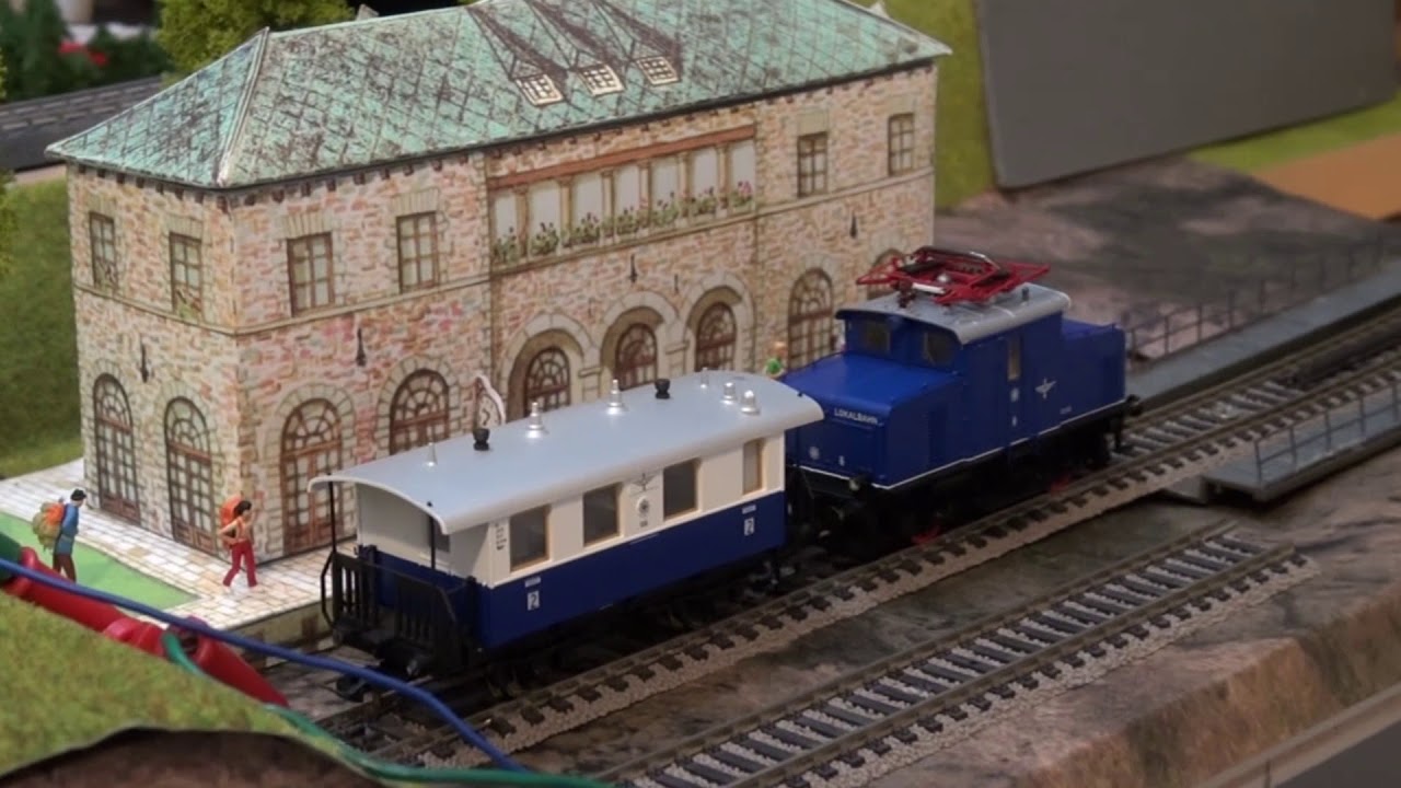Tren Märklín i tren cremallera Fleischmann a maqueta la Vall de Núria 2020. By riecod