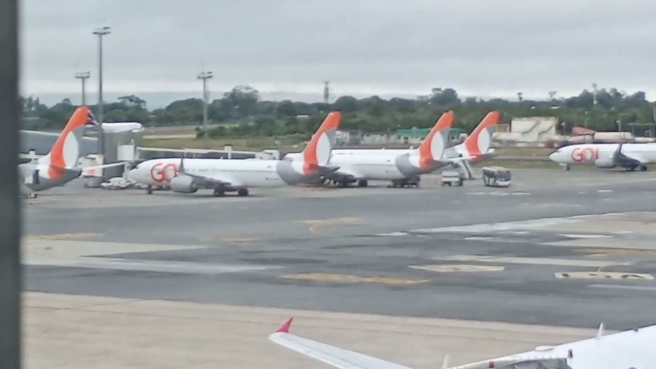 Movimentação no pátio de aeronaves do Aeroporto Internacional de Brasília-DF.