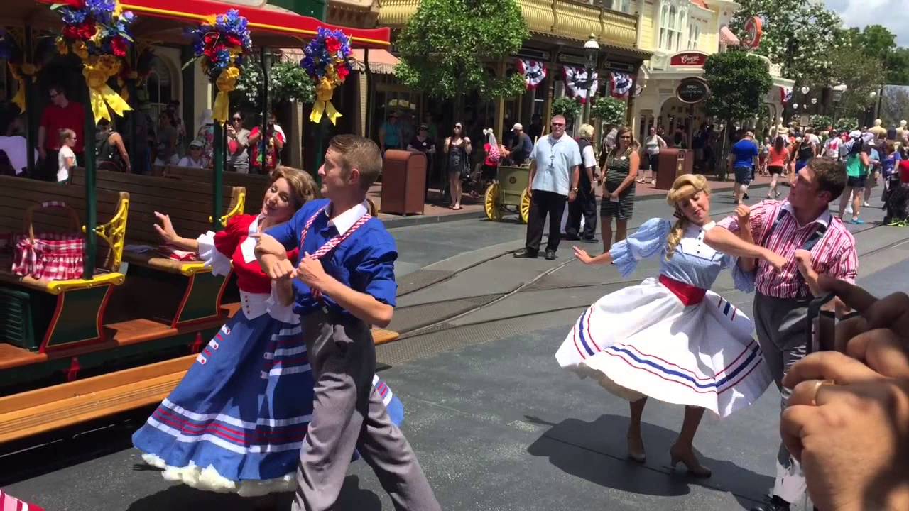 Summer Trolley: WDW Magic Kingdom