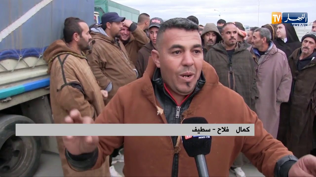 فلاحون وتجار يطالبون بمنحهم رخص لممارسة نشاطهم بسوق ماقرون