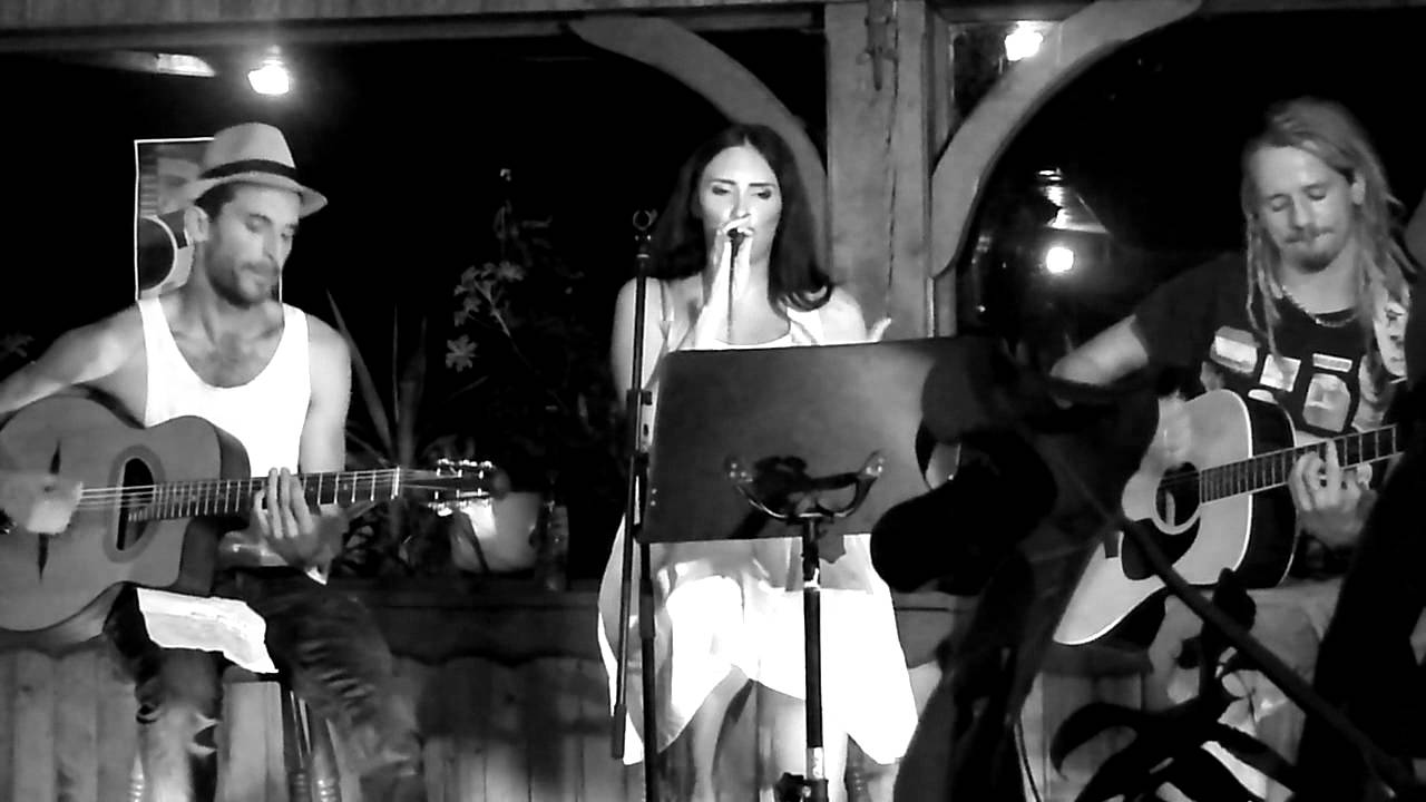 Muff - Naj sije v očeh [acoustic] (Live); Picerija Mačkovec 24.8.2012