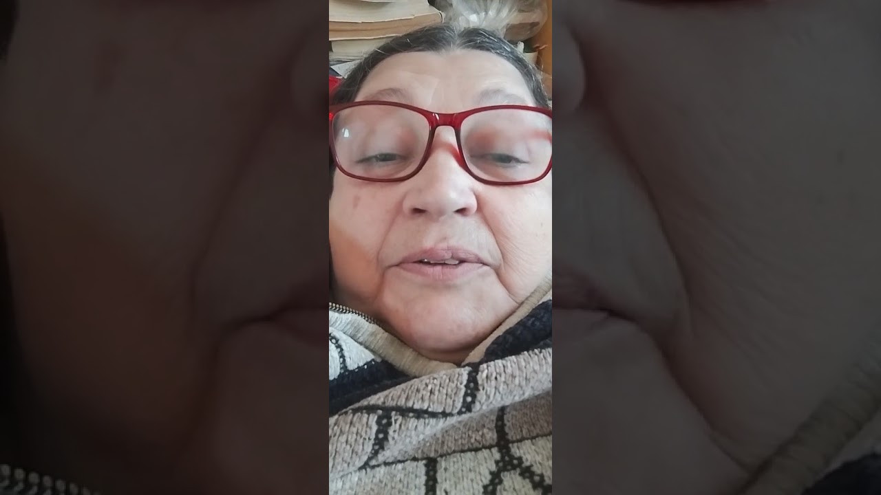 Довърших дамските шушони, закусих и сега чакам да се размразят кюфтетата, за да ги изпържа