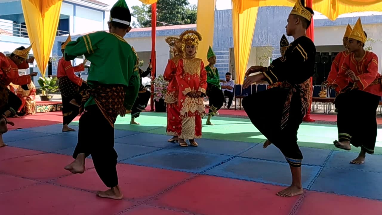 Randai Rancak! MTsN 2 Kota Sawahlunto
