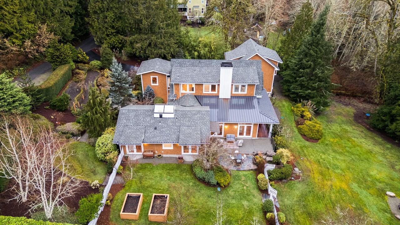 Classic Bainbridge, Privacy and Proximity - 8803 NE Koura Rd, Bainbridge Island, WA 98110