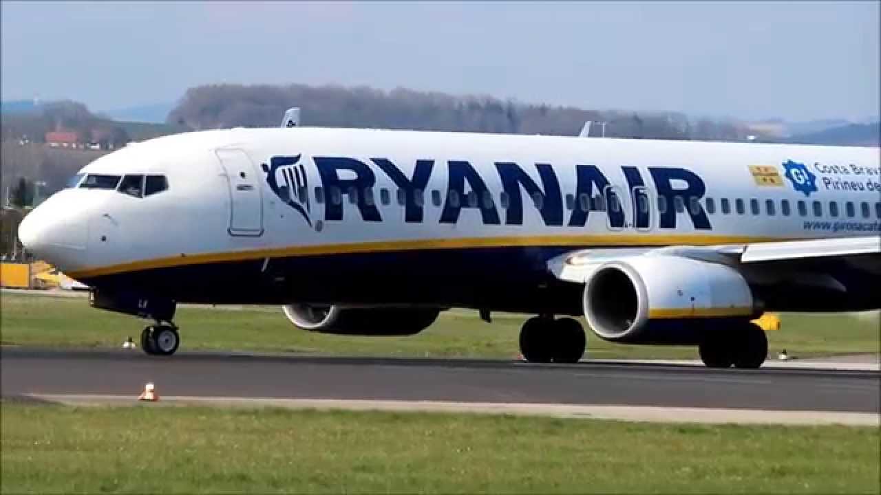 Ryanair Boeing 737-800 Takeoff at Linz Airport (LNZ/LOWL) [HD]