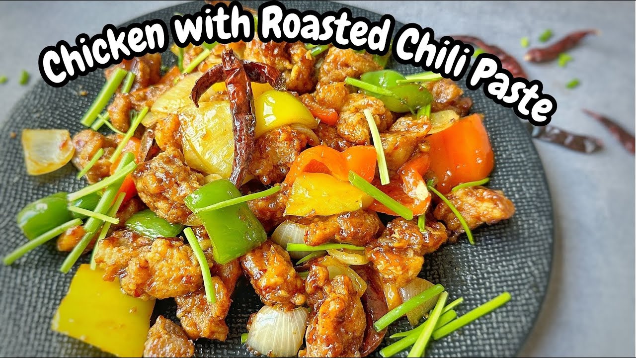 Smażony kurczak z pieczoną pastą chili (Gai Pad Nam Prik Pao)
