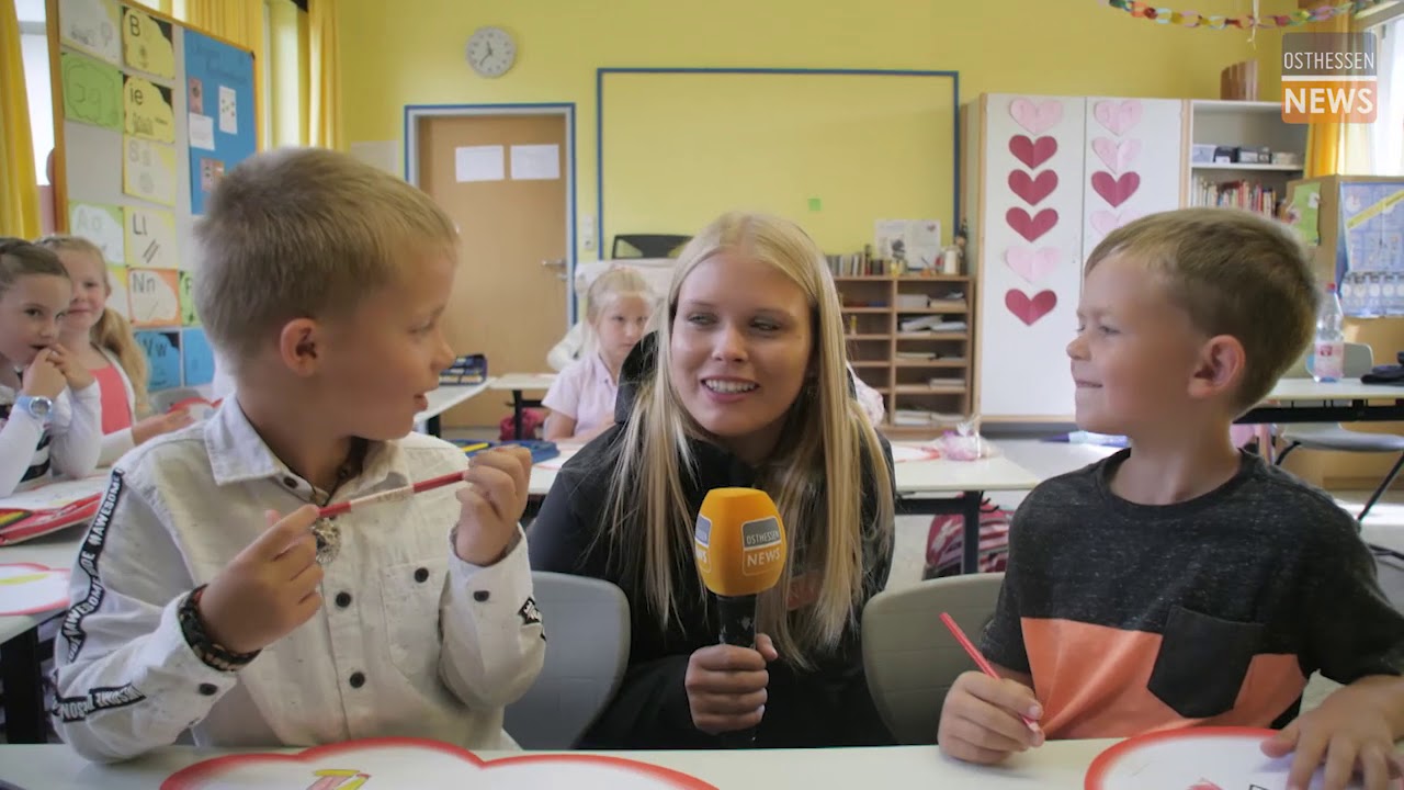 12 Jungs und Mädchen feiern ihre Einschulung in der Finkenbergschule