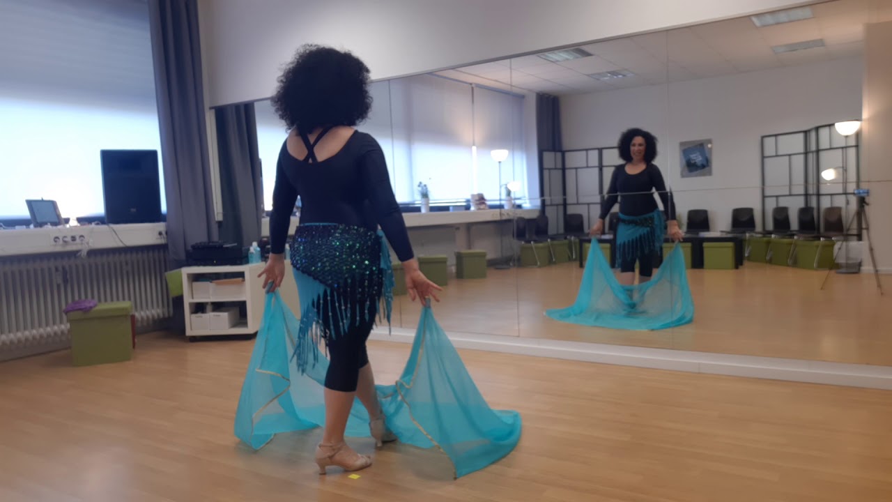 VHS Orientalischer Tanz Schleiertechnik „Werfen vor und zurück“ mit Meggi