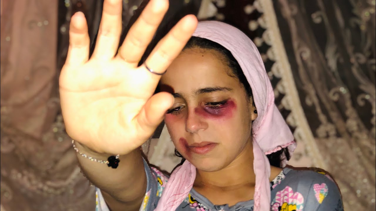 كتعدا على الخادمة ديالها و ديما كتضربها... و فالأخير شنو وقع...💔( الخادمة اليتيمة)