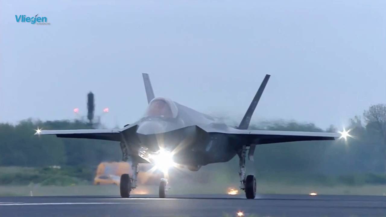 Aankomst F-35 vliegbasis Leeuwarden (23 mei 2016)