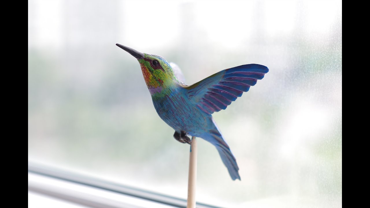 Carving a hummingbird (벌새 조각하기)