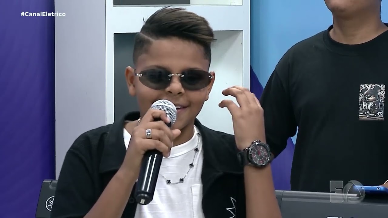 Muita m&uacute;sica com o cantor Davizinho Santos