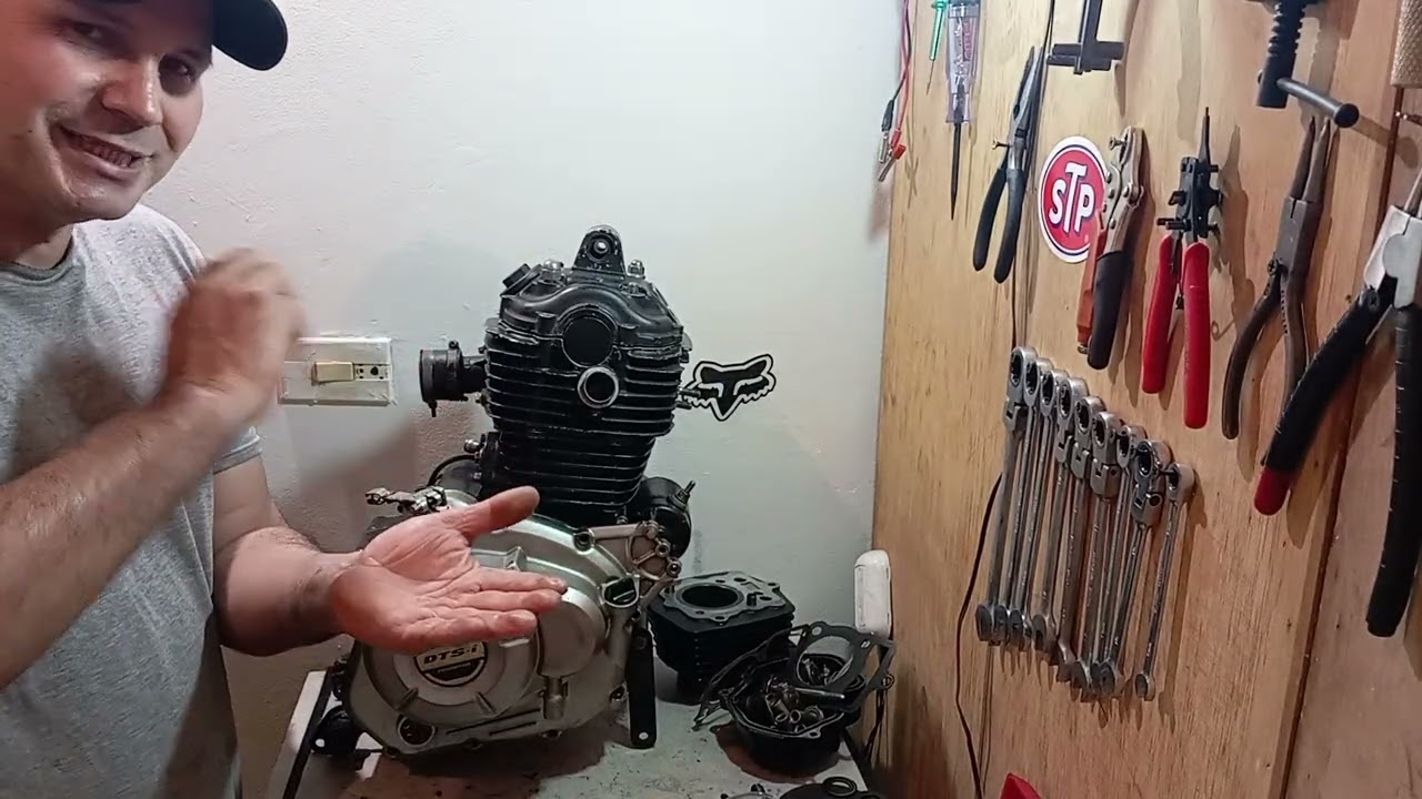 porque mi moto hace explosiones por el carburador y el exosto para todas las motos