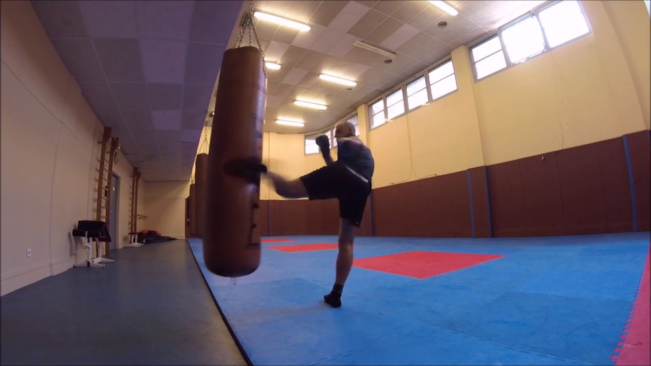 SAVATE boxe française → Technique au sac de frappe : décalages et débordements