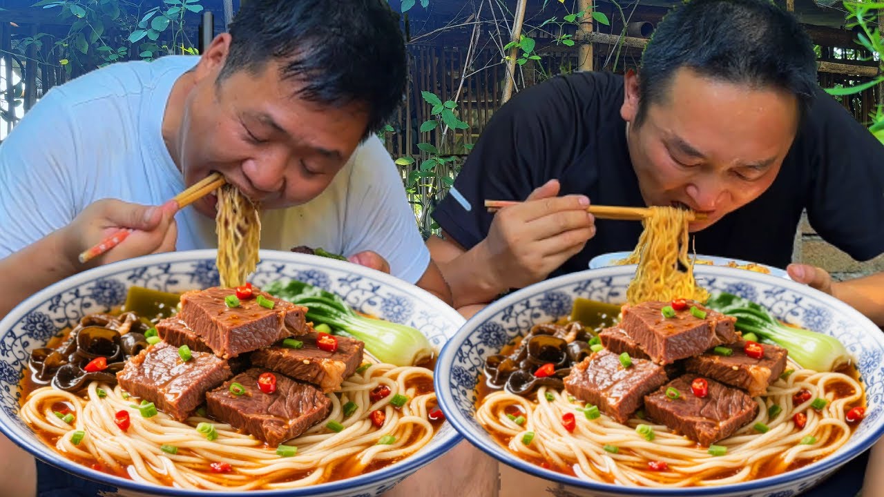 幹完農活，二弟回家做“紅燒牛肉麵”，滿滿兩大碗大口吸著吃過癮【鐵鍋視頻】