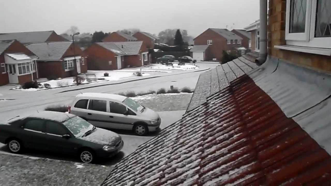 FIRST SNOW OF WINTER MAIDSTONE ENGLAND