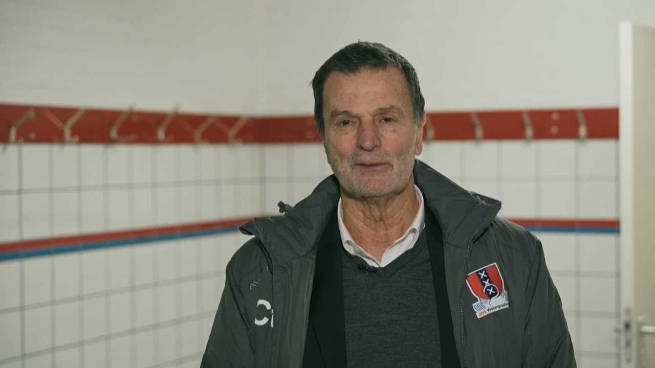 Voormalig RODA'23-trainer Cor ten Bosch gevolgd door Veronicaprogramma 'De Voetbaltrainer'