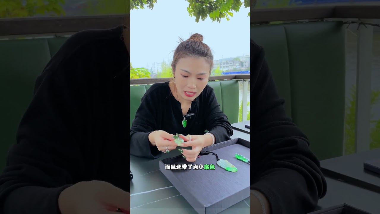 爱情和金钱！你会怎么选？ 翡翠鉴定 龙石种 玻璃种翡翠 随形挂件